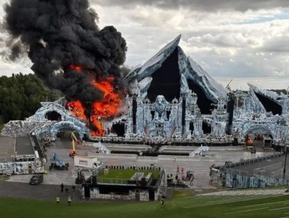 Incêndio destrói palco principal do Tomorrowland na Bélgica