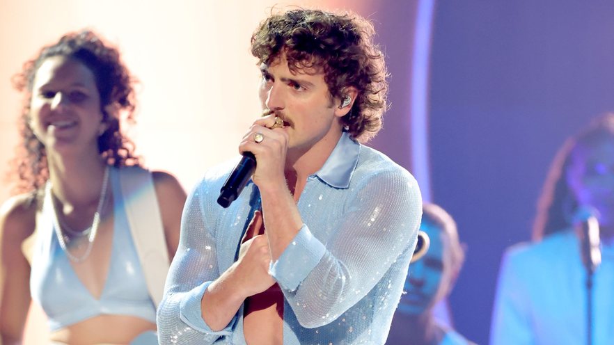 'Beautiful Things', de Benson Boone, é o single mais vendido de 2024 no mundo