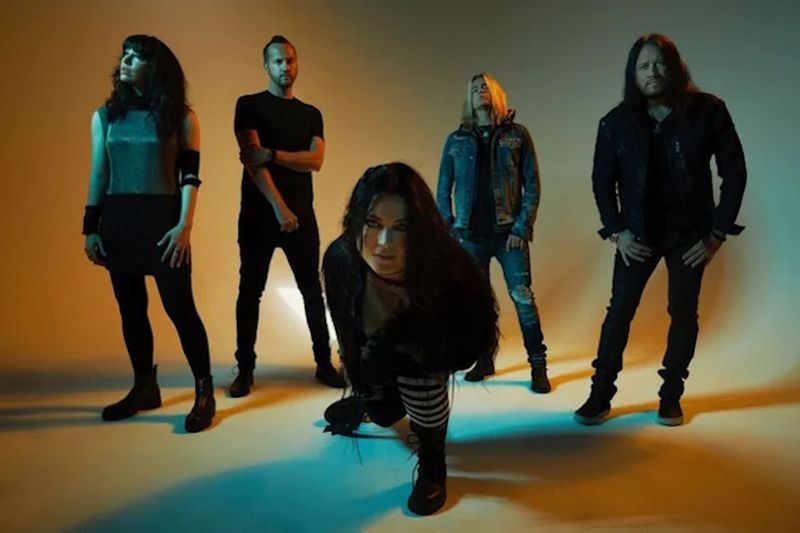 Evanescence lança a música inédita, "Fight Like A Girl".