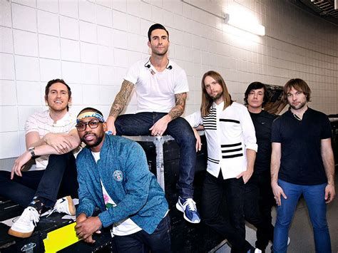 Adam Levine confirma novo álbum e turnê do Maroon 5