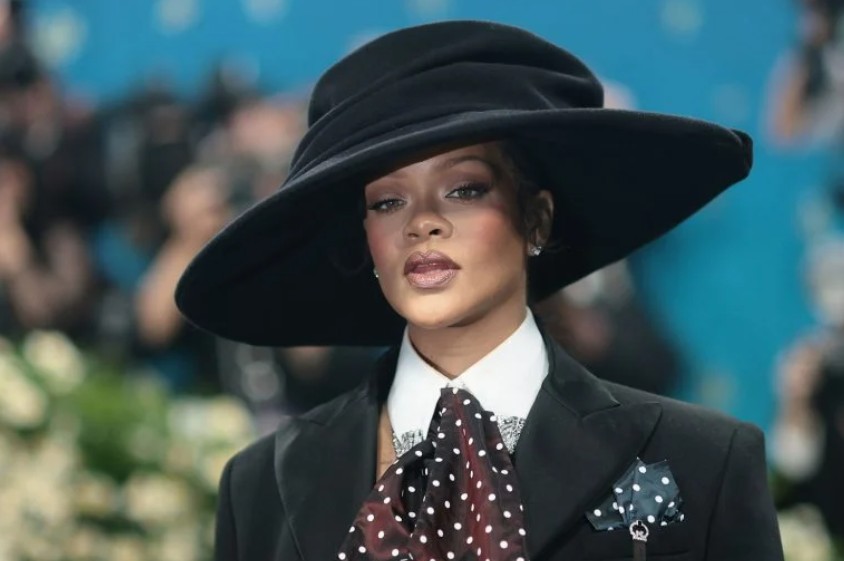 Fortuna de Rihanna cai cerca de 30% devido a "problemas nos negócios"