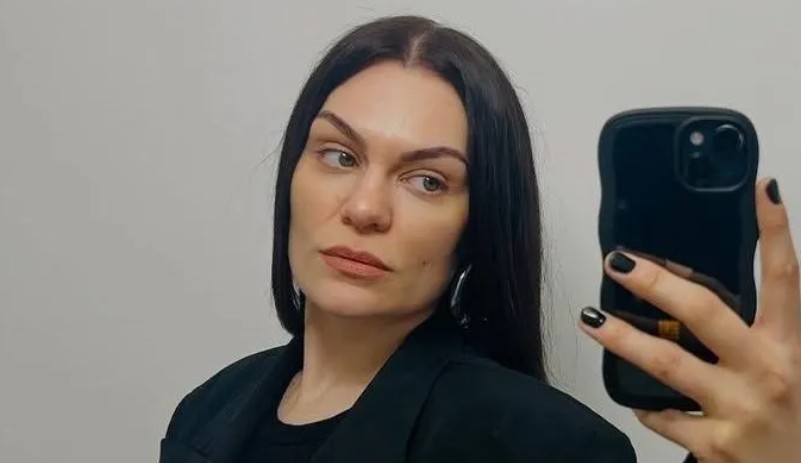 Jessie J enfrenta crise de pânico após diagnóstico de câncer