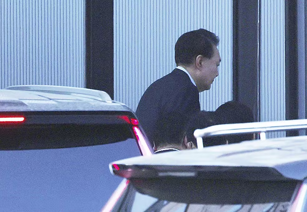 Presidente afastado da Coreia do Sul deve ficar em solitária na prisão