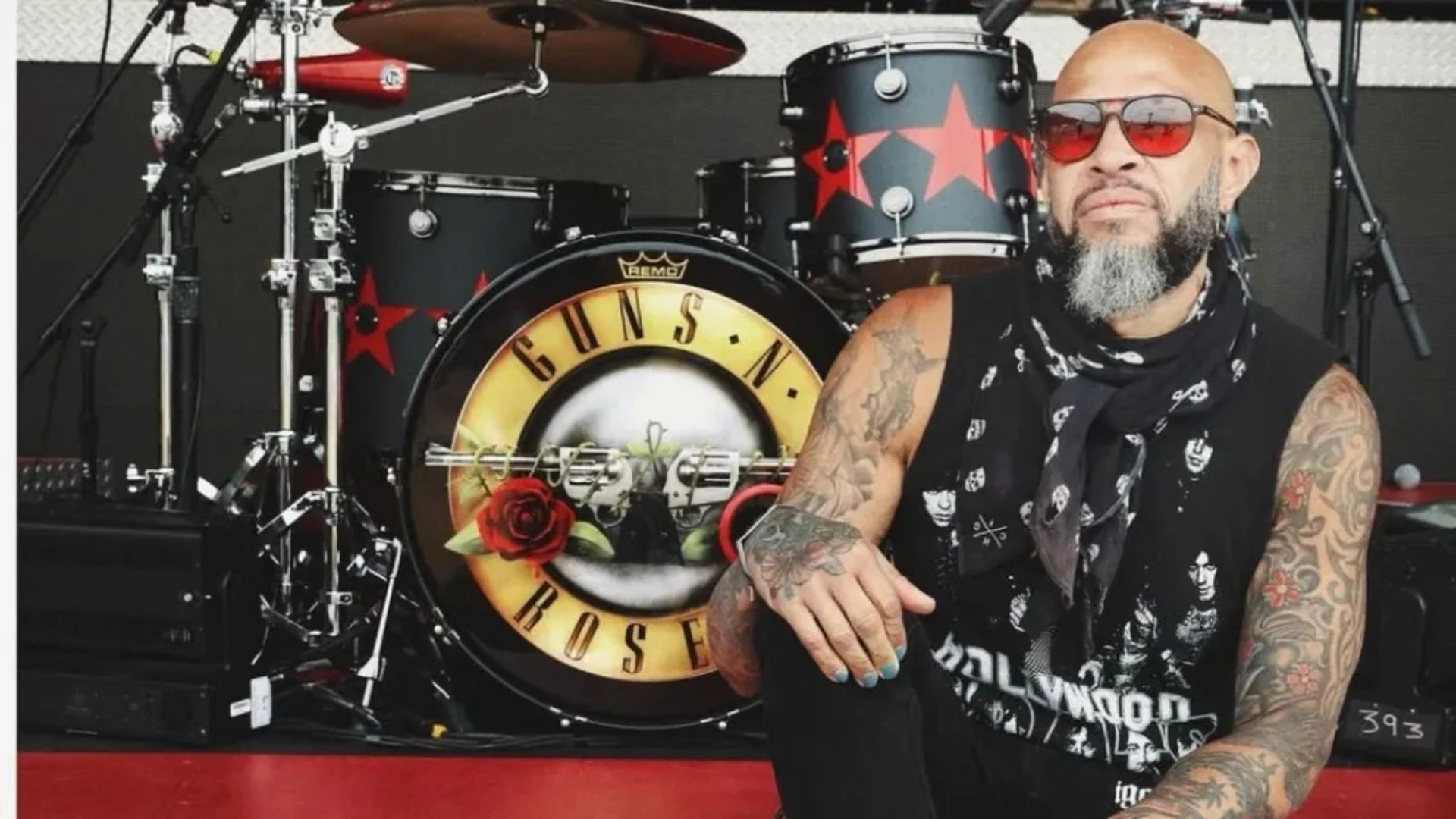 Guns N' Roses anuncia saída amigável do baterista Frank Ferrer após 19 anos