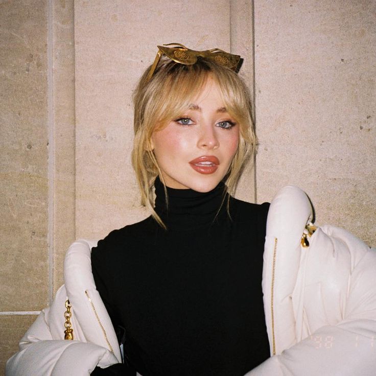 Sabrina Carpenter interage com fã brasileira durante show em Manchester
